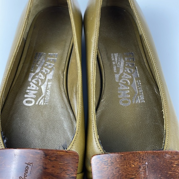 Salvatore Ferragamo | Olive Green Leather Wood Accent Ballet Flats 1970s 4.5 - Picture 4 of 12